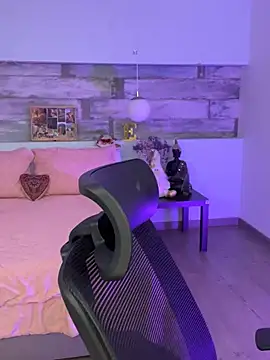 Alisha-Bond online show from 12.24.24