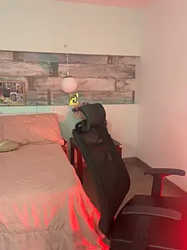 Alisha-Bond online show from 12.28.24