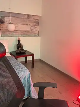 Alisha-Bond online show from 01.16.25