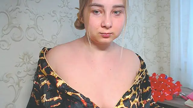 Snapshot of DolphinDreams chatting on 06.19.26 DolphinDreams online show from 06.19.26