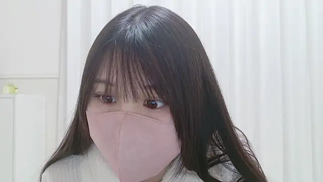 Snapshot of yuki_room chatting on 02.22.25 yuki room online show from 02.22.25