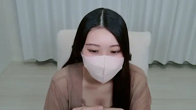 Snapshot of yuki_room chatting on 09.13.25 yuki room online show from 09.13.25