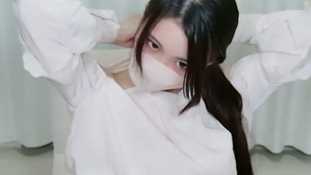 Snapshot of yuki_room chatting on 09.16.25 yuki room online show from 09.16.25