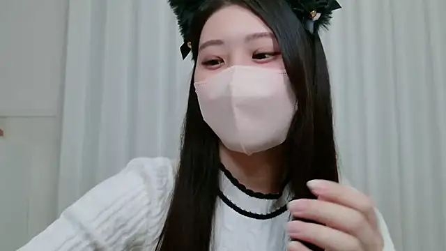 Snapshot of yuki_room chatting on 09.24.25 yuki room online show from 09.24.25