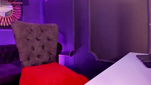 Snapshot of Lucy_Williiams chatting on 01.13.25 Lucy Williiams online show from 01.13.25