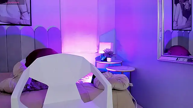 Snapshot of Lucy_Williiams chatting on 02.05.25 Lucy Williiams online show from 02.05.25