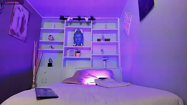 Snapshot of Lucy_Williiams chatting on 03.19.25 Lucy Williiams online show from 03.19.25