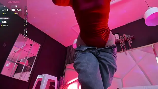 Snapshot of Lucy_Williiams chatting on 09.11.25 Lucy Williiams online show from 09.11.25