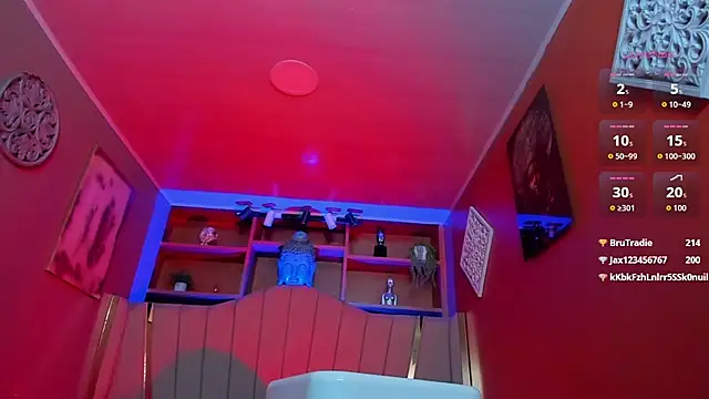 Snapshot of Lucy_Williiams chatting on 10.03.25 Lucy Williiams online show from 10.03.25