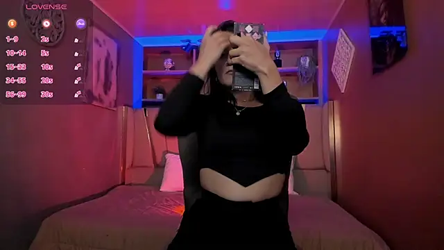 Snapshot of Lucy_Williiams chatting on 10.06.25 Lucy Williiams online show from 10.06.25