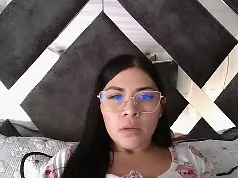 Snapshot of PERLA_LOVE_SEXY chatting on 11.04.25 PERLA LOVE SEXY online show from 11.04.25