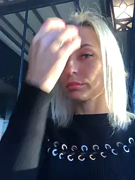 Diamond Bunny  online show from 02.08.25