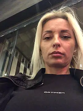 Diamond Bunny  online show from 02.16.25