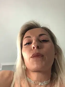 Diamond Bunny  online show from 03.02.25