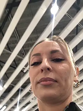 Diamond Bunny  online show from 09.25.25