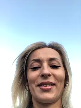 Diamond Bunny  online show from 11.04.25