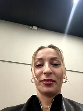 Diamond Bunny  online show from 11.22.25