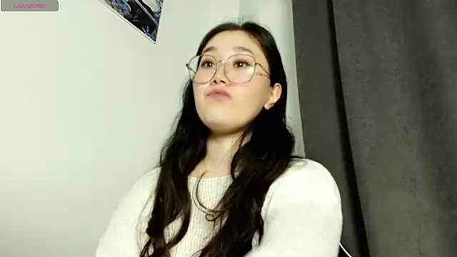 Snapshot of Jennatyan chatting on 03.11.25 Jennatyan online show from 03.11.25