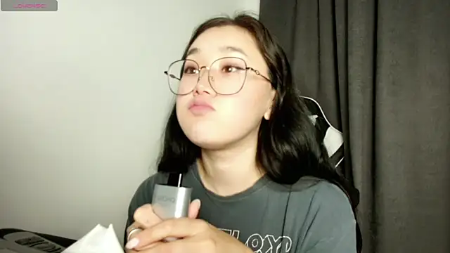 Snapshot of Jennatyan chatting on 03.14.25 Jennatyan online show from 03.14.25