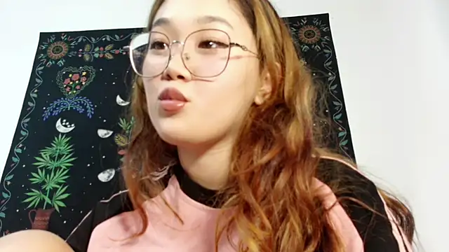 Snapshot of Jennatyan chatting on 09.10.25 Jennatyan online show from 09.10.25