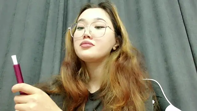 Snapshot of Jennatyan chatting on 09.12.25 Jennatyan online show from 09.12.25