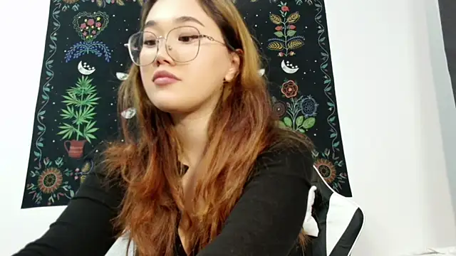 Snapshot of Jennatyan chatting on 09.19.25 Jennatyan online show from 09.19.25