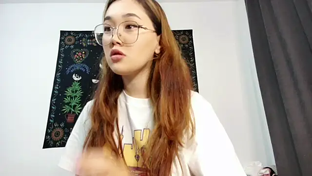 Snapshot of Jennatyan chatting on 09.22.25 Jennatyan online show from 09.22.25