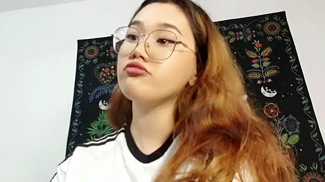 Snapshot of Jennatyan chatting on 09.26.25 Jennatyan online show from 09.26.25