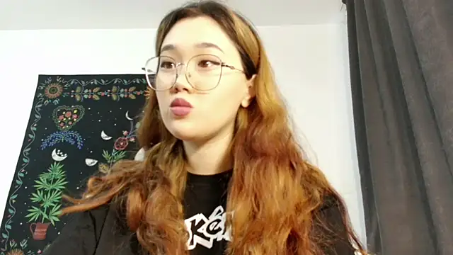 Snapshot of Jennatyan chatting on 10.01.25 Jennatyan online show from 10.01.25