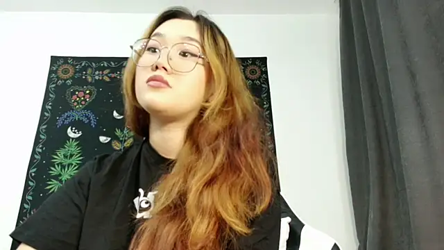 Snapshot of Jennatyan chatting on 10.03.25 Jennatyan online show from 10.03.25