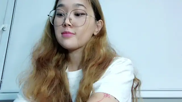 Snapshot of Jennatyan chatting on 11.18.25 Jennatyan online show from 11.18.25