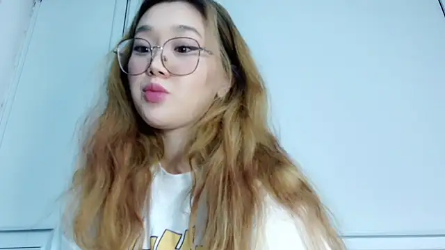 Snapshot of Jennatyan chatting on 11.19.25 Jennatyan online show from 11.19.25