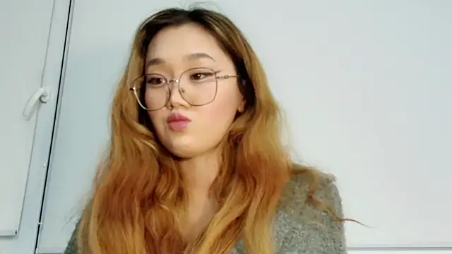 Snapshot of Jennatyan chatting on 11.20.25 Jennatyan online show from 11.20.25