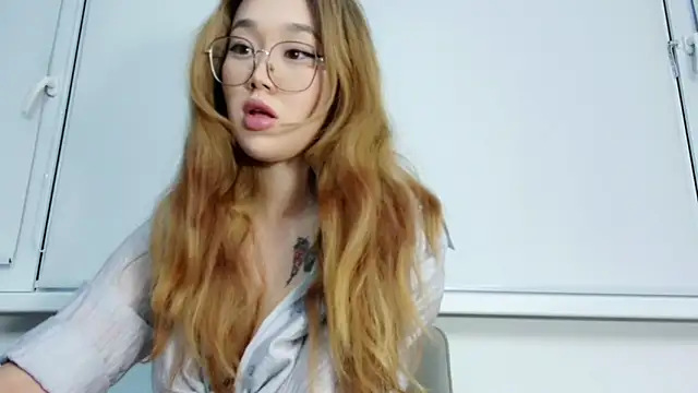 Snapshot of Jennatyan chatting on 11.22.25 Jennatyan online show from 11.22.25