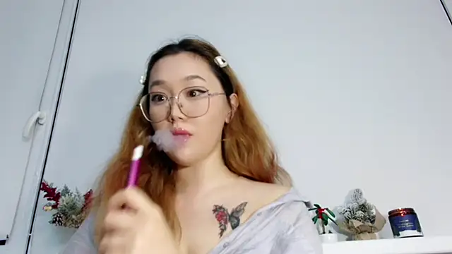 Snapshot of Jennatyan chatting on 11.25.25 Jennatyan online show from 11.25.25