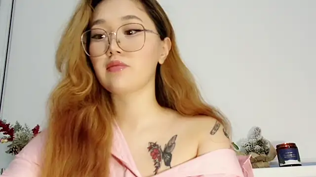 Snapshot of Jennatyan chatting on 11.27.25 Jennatyan online show from 11.27.25