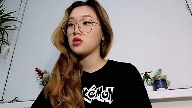 Snapshot of Jennatyan chatting on 12.05.25 Jennatyan online show from 12.05.25