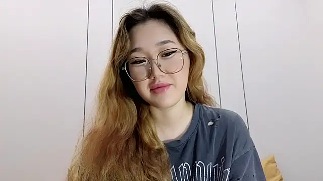 Snapshot of Jennatyan chatting on 12.16.25 Jennatyan online show from 12.16.25