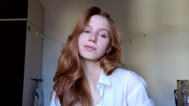 Snapshot of Mary_Av chatting on 09.14.25 Mary Av online show from 09.14.25