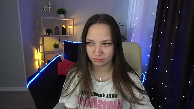 Snapshot of ElysLunar chatting on 01.03.25 ElysLunar online show from 01.03.25