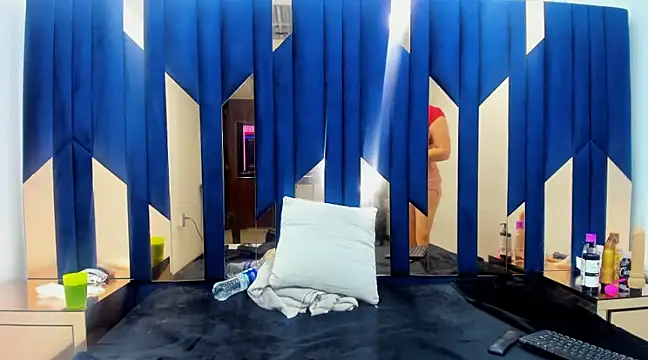 Snapshot of Criistaal_ chatting on 12.30.24 Criistaal  online show from 12.30.24