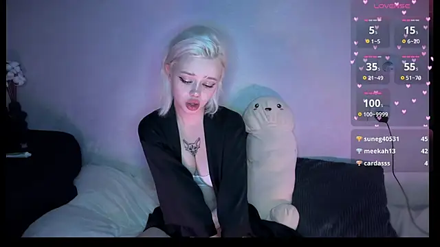 Snapshot of SusieEvans chatting on 09.14.25 SusieEvans online show from 09.14.25