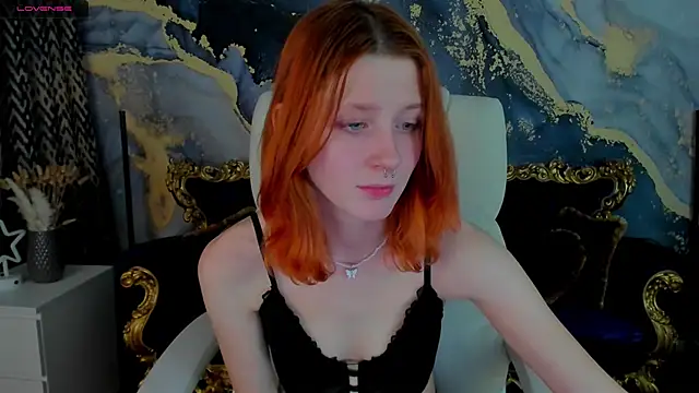 Snapshot of MagicLilu chatting on 12.13.24 MagicLilu online show from 12.13.24