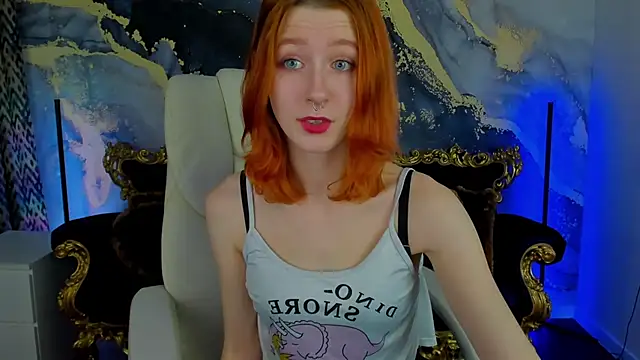 Snapshot of MagicLilu chatting on 12.15.24 MagicLilu online show from 12.15.24