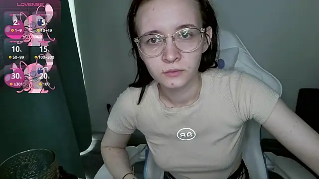 Snapshot of crashtest_13 chatting on 10.28.25 crashtest 13 online show from 10.28.25