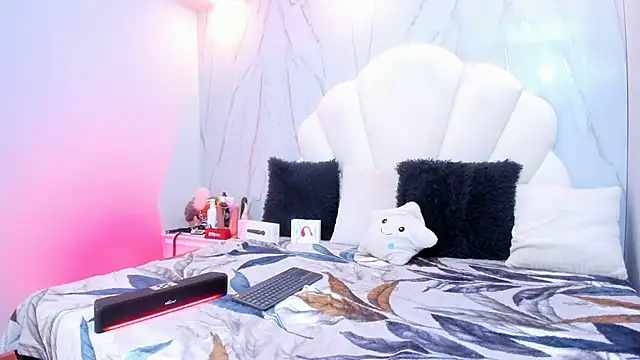 Tiffany sander online show from 03.11.25