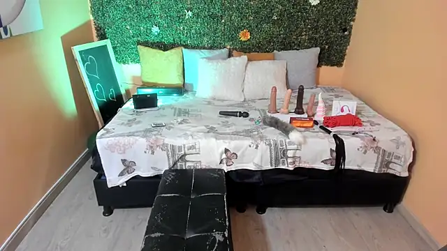 Tiffany sander online show from 03.22.25