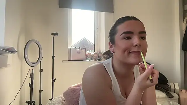 Snapshot of maisiesmithx chatting on 03.21.26 maisiesmithx online show from 03.21.26