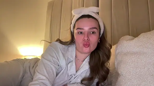 Snapshot of maisiesmithx chatting on 04.02.26 maisiesmithx online show from 04.02.26