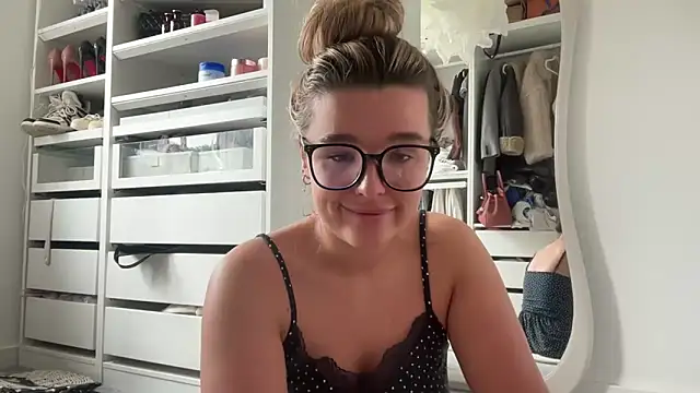 Snapshot of maisiesmithx chatting on 06.08.26 maisiesmithx online show from 06.08.26